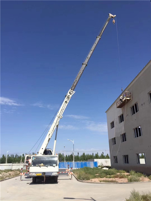 滴道区“轻装强干”—— 吊车的 “轻量化臂架” 技术